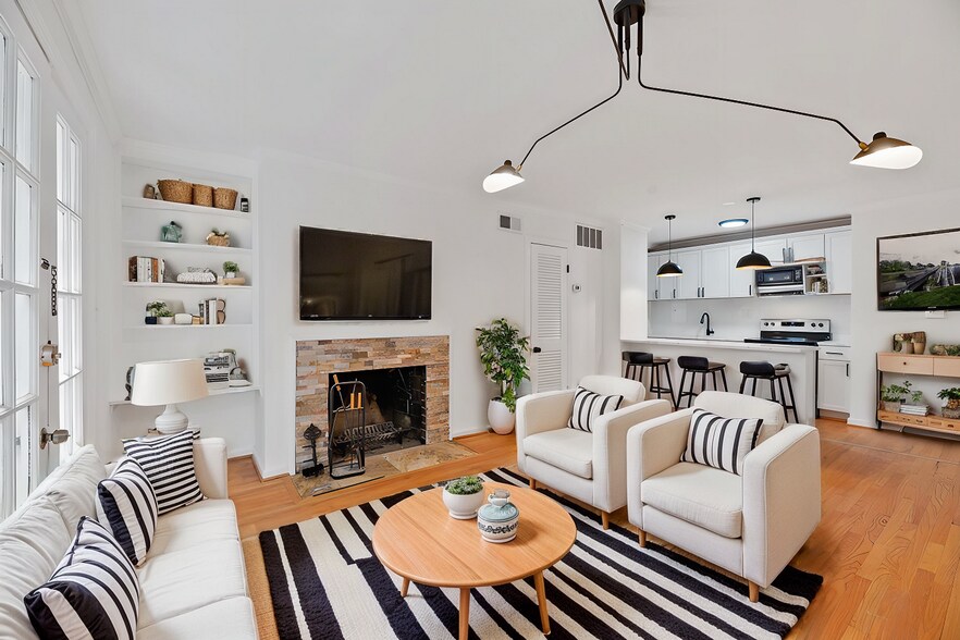 Primary Photo - 2510 East Pl NW