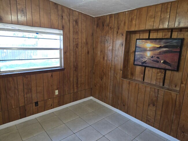 Building Photo - 3711 Roxane Blvd
