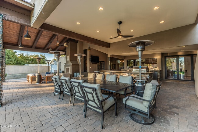 Building Photo - 5821 E Cactus Rd