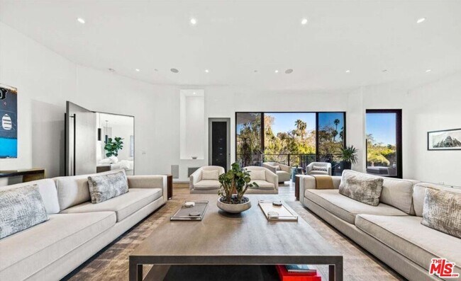 Building Photo - 727 N Beverly Glen Blvd