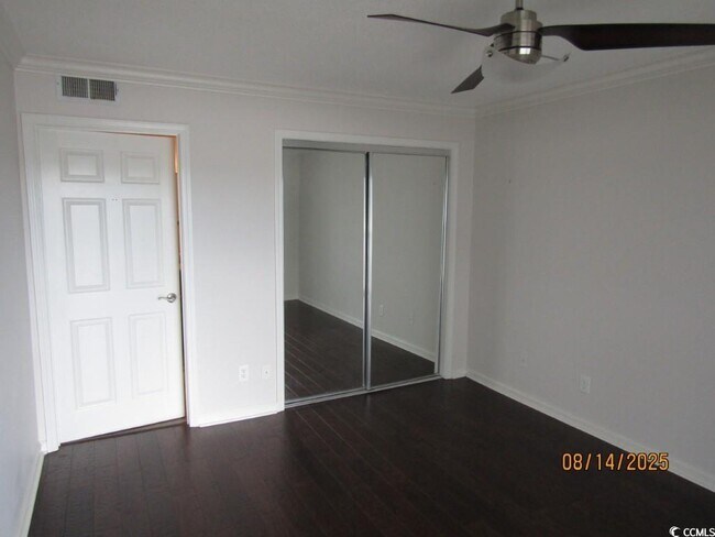 Building Photo - 4560 Greenbriar Dr