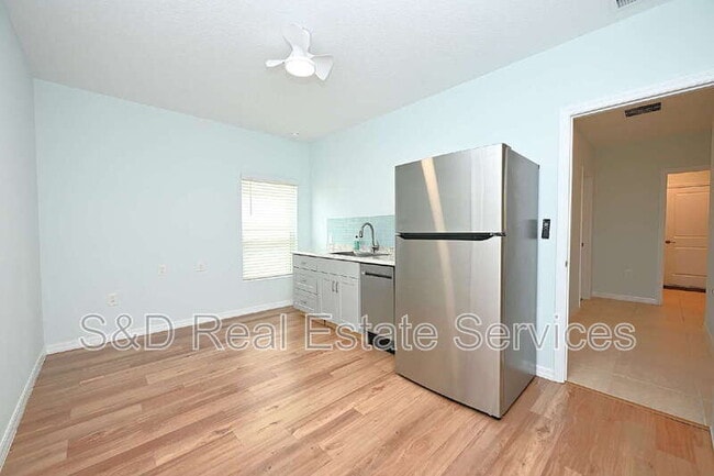 Building Photo - 2028 Rosewood Cir