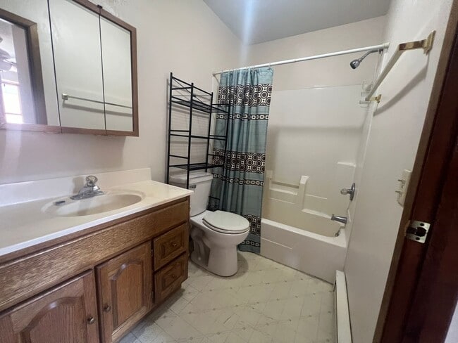 Building Photo - Rare Downtown Apt In Argyle