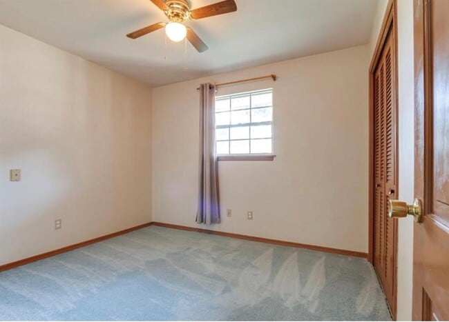 Building Photo - 4325 SE 12th St