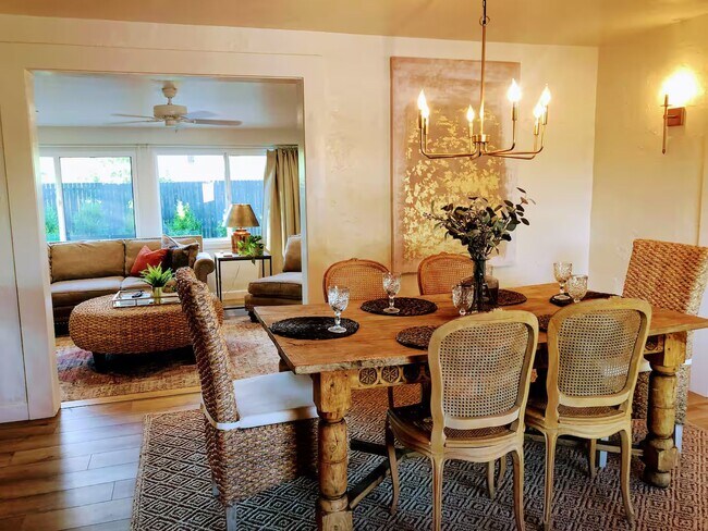 Building Photo - A true Tucson style home near the University of Arizona main campus! Must See!