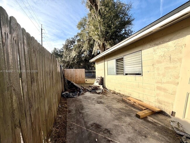 Building Photo - 565 Forrest Dr