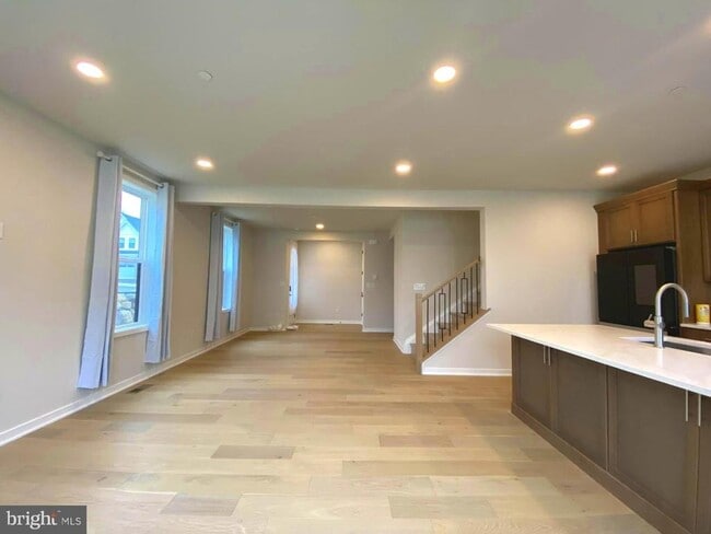 Building Photo - 72 Alroy Rd