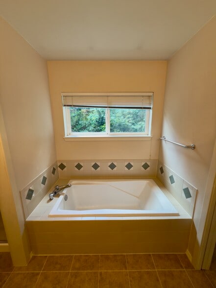 Building Photo - 15632 NE 92nd Way