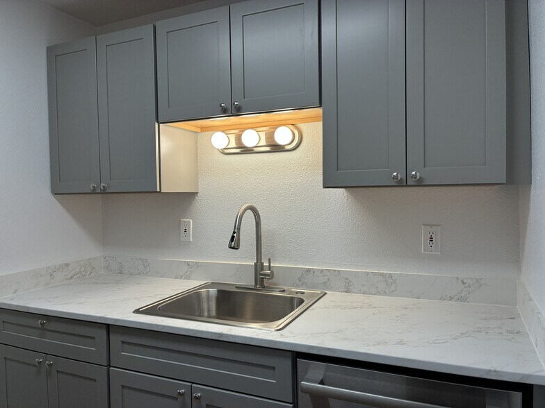 Building Photo - 4730 SE 69th Ave