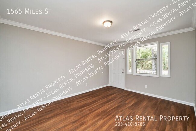 Building Photo - 1565 Miles St