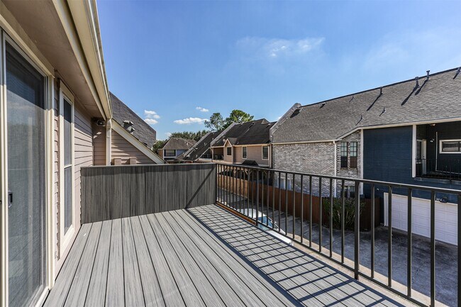 Building Photo - 207 Victoria Way