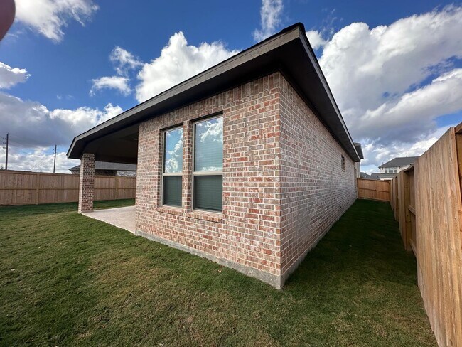 Building Photo - 6030 Cottontail Ln