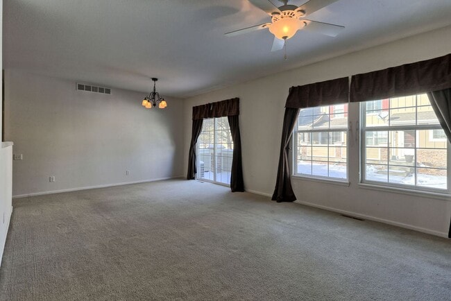 Building Photo - 3 Bedroom 3 Bath Townhome