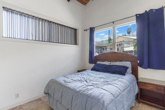 Building Photo - Completely Remodeled 3 Bed/3 Bath with Exp...