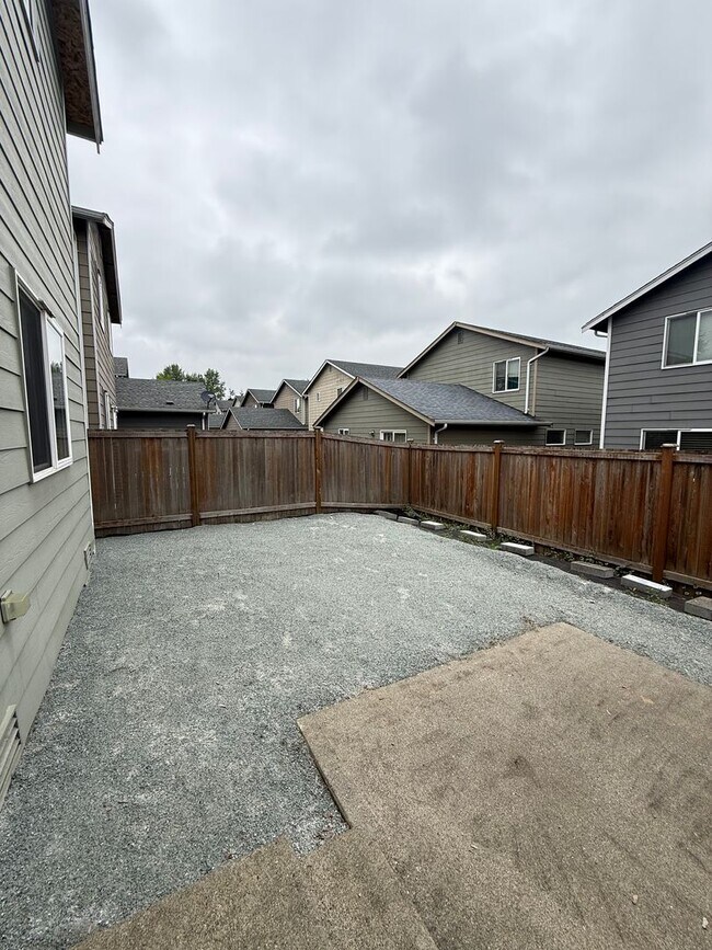 Building Photo - Modern 3BR/2.5BTH Home For Rent in Prime Marysville Location
