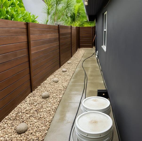 Building Photo - 1517 NW 3rd Ave