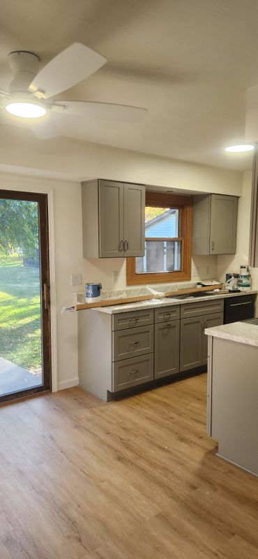 Building Photo - 326 E 2nd St