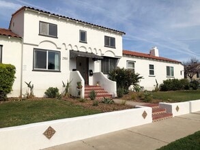 Building Photo - Remodeled Midtown Apartment w/Air Conditio...