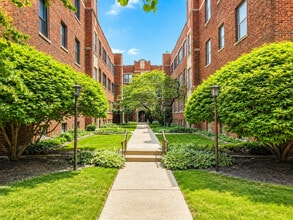 Building Photo - 739 Hinman Ave