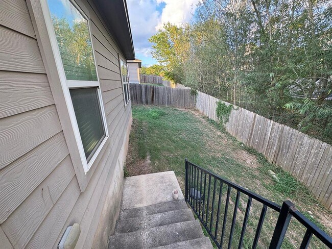 Building Photo - 117 Kemah Ln