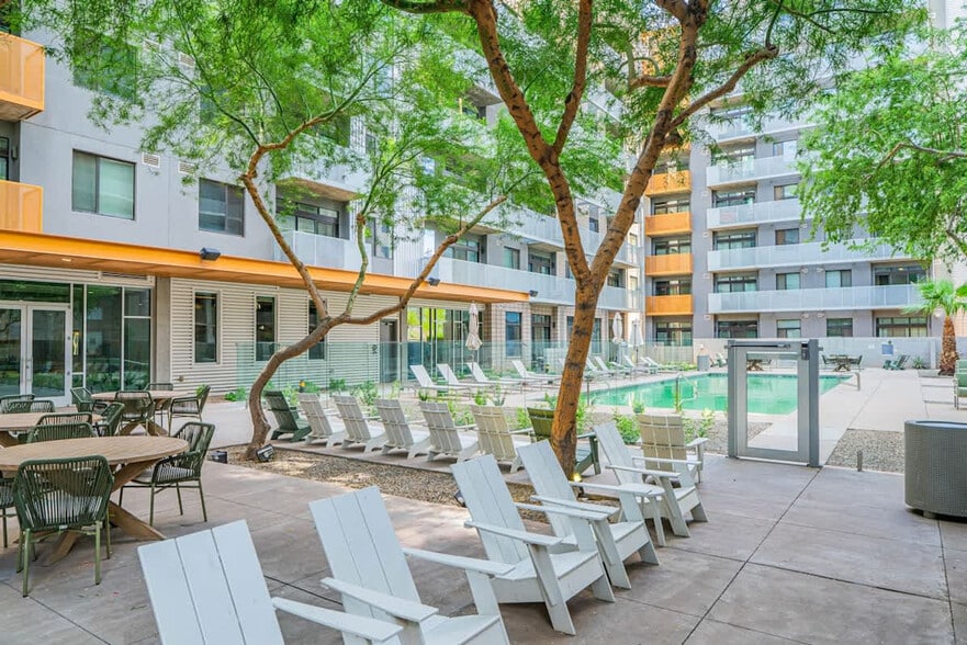 Building Photo - 333 E Roosevelt St