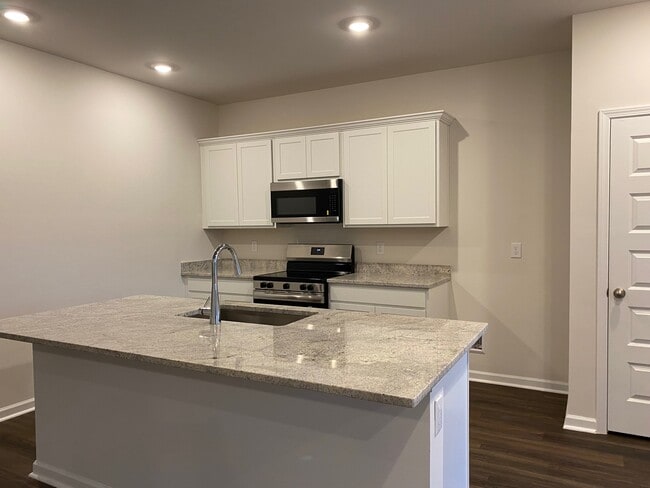 Building Photo - 3404 Feldspar Dr SW