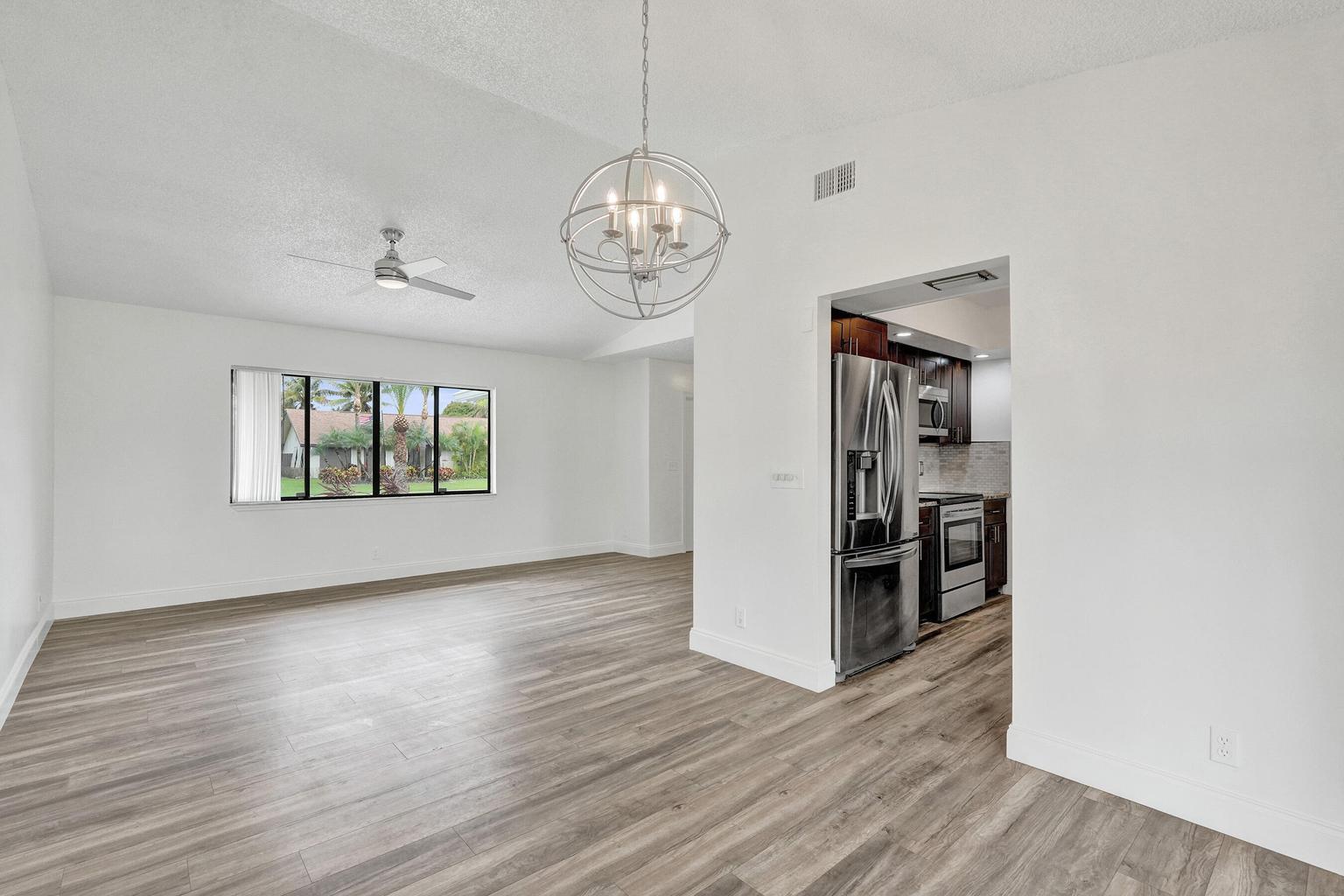 Building Photo - 5127 Woodstone Cir E