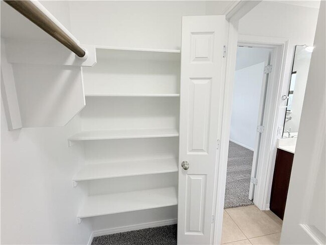 Building Photo - 531 Parkfield Ln