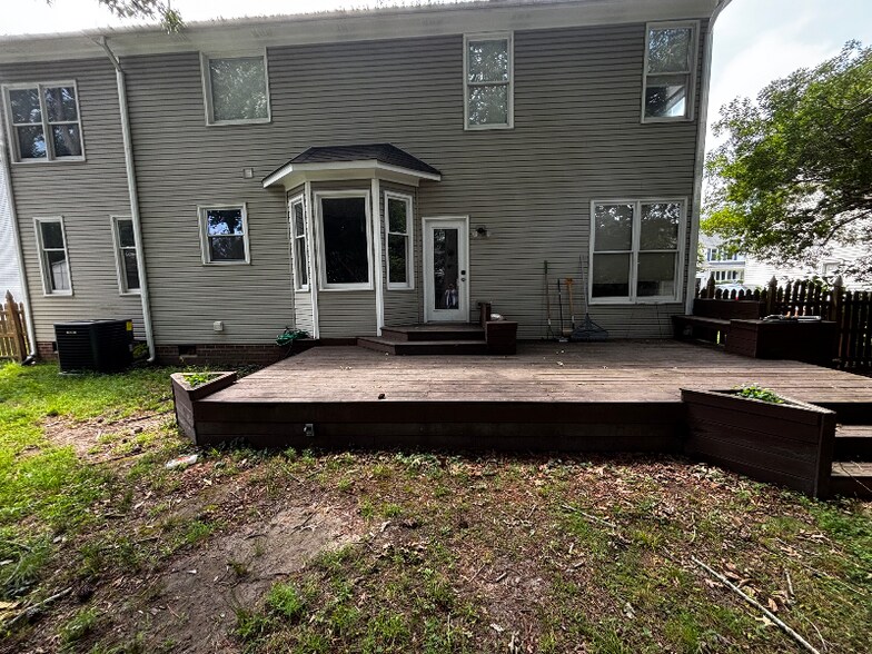 Building Photo - 3613 Elkton Dr