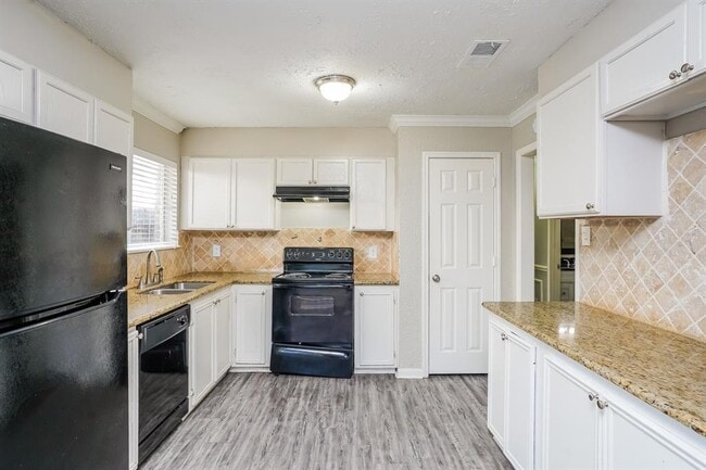 Building Photo - 16950 Nicole Ln