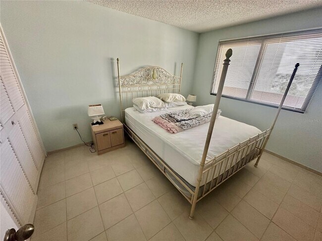 Building Photo - 6035 Sea Ranch Dr