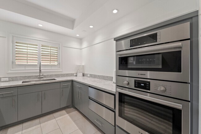Building Photo - 651 Bering Dr