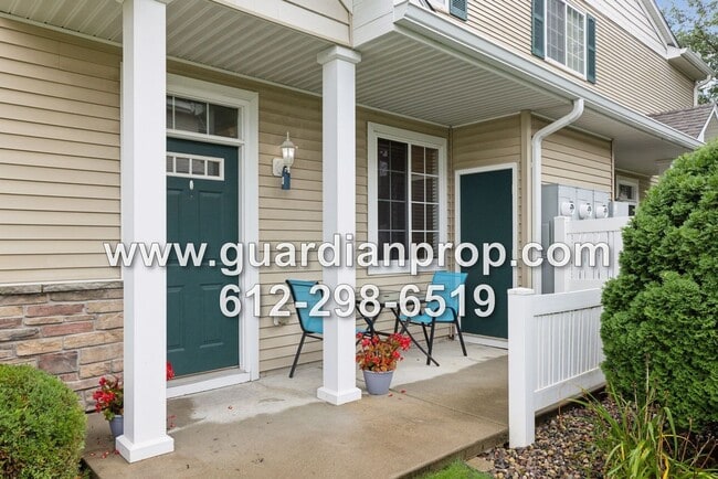 Building Photo - End Unit Townhouse Available Now, Open Floor Plan, Fireplace, Patio, Large Primary Suite