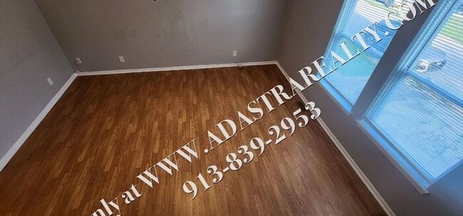 Building Photo - 2 Bed 1.5 Bath Townhome in Bonner Springs-...