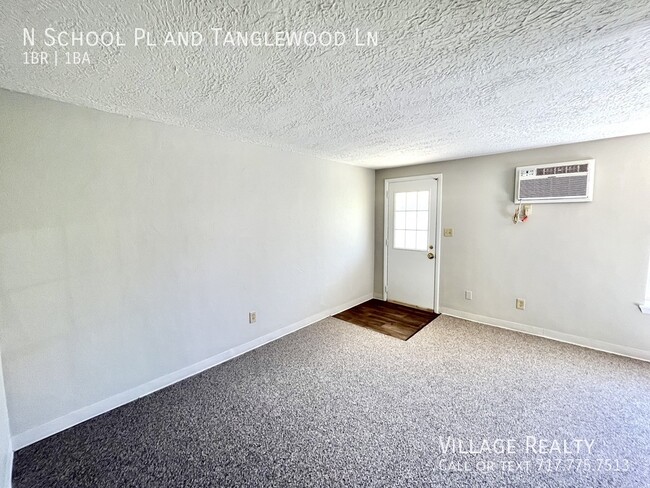 Building Photo - MOVE-IN READY! Top Floor! Roomy 1-Bed with...