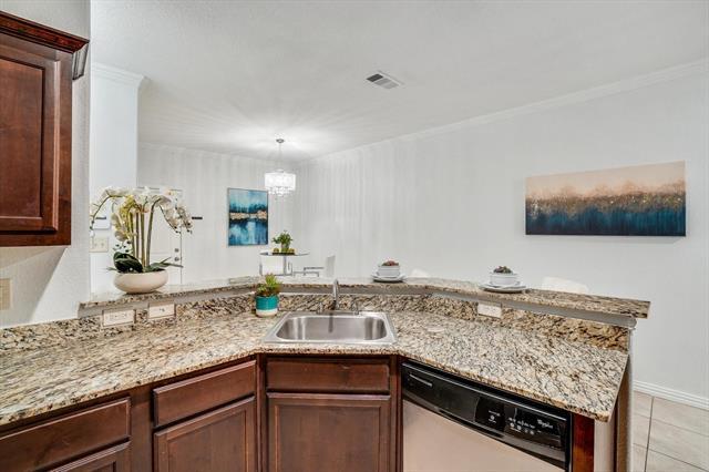 Building Photo - 1545 Cozy Dr