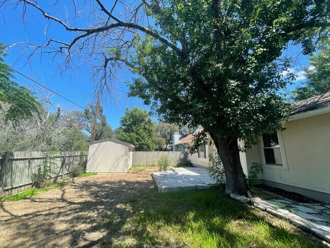 Building Photo - Lovely 4/2 home on a quiet street in the heart of Cedar Park!