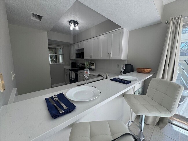 Building Photo - 621 Windrush Bay Dr