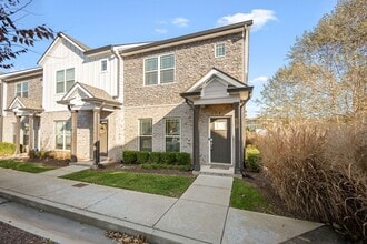 Building Photo - 555 Gresham Ln