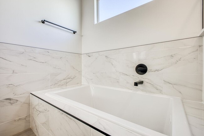 Building Photo - Beautiful East side House 4 bed-2.5 baths, part of The Overlook Casa Club that includes Swimming ...