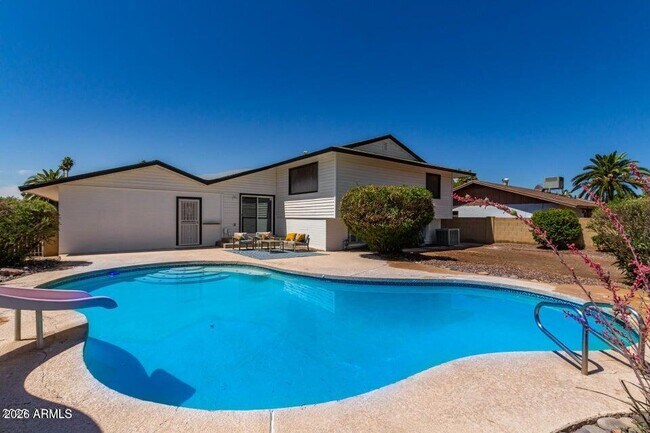 Building Photo - 1628 E Hermosa Dr