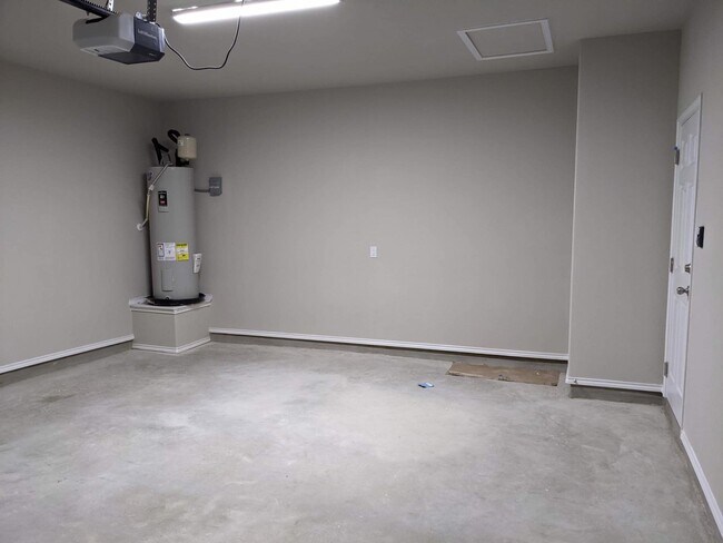 Building Photo - 3412-3414 Scott Circle