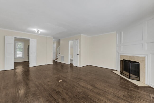 Building Photo - 2824 Wayland Dr