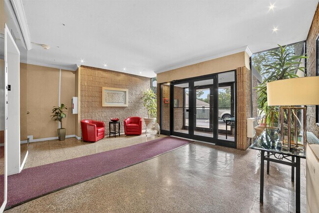 Building Photo - 130 Colonial Pkwy