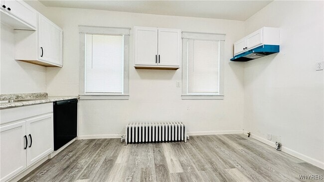 Building Photo - 701 Cedar Ave