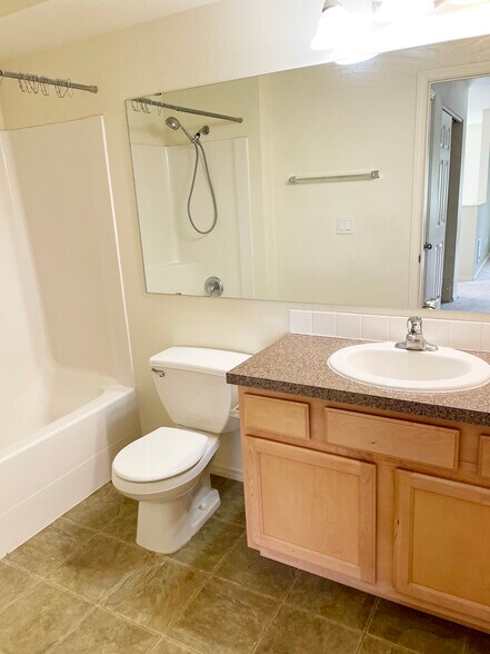 Building Photo - 421 NE Morton St