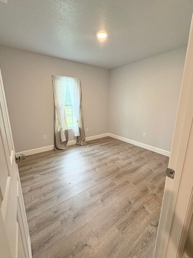 Building Photo - Peaceful Country Living in Bronson, FL!