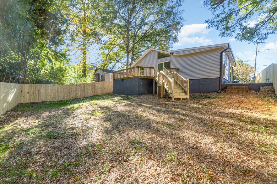 Building Photo - 211 Putnam St