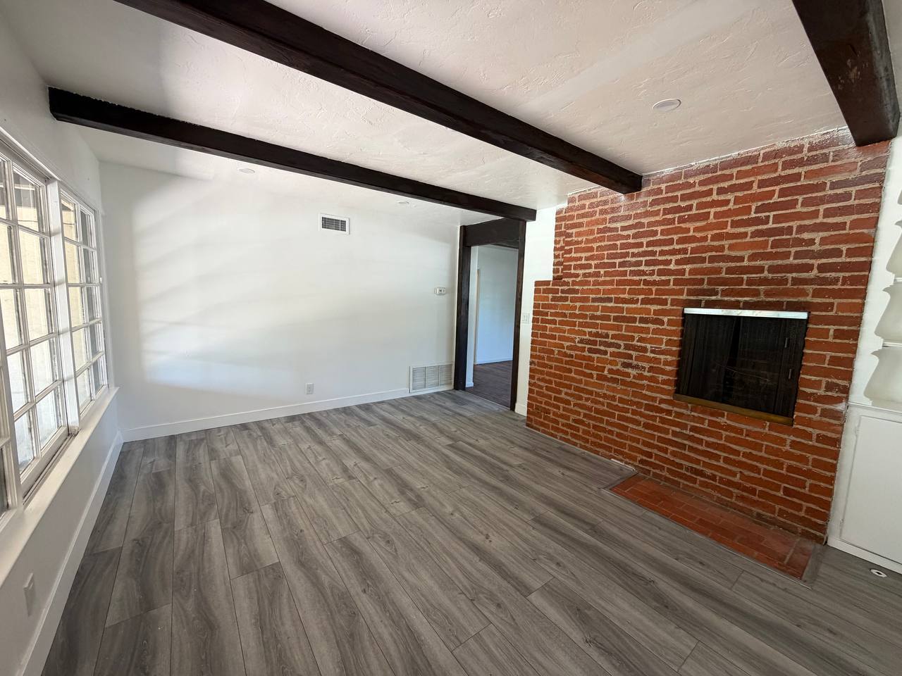 Building Photo - 13422 Oxnard St