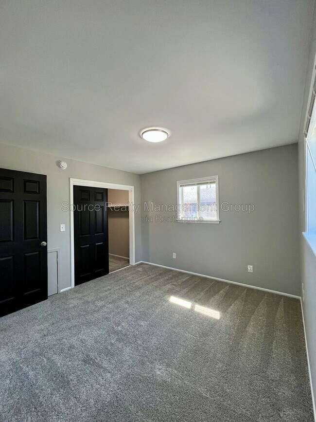 Building Photo - 4441 Oakwood